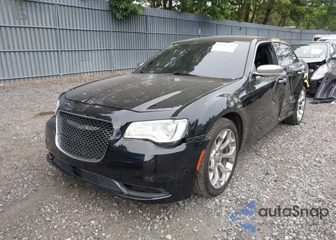 2018 Chrysler 300 300C z USA, uszkodzony, nr VIN 2C3CCAPT3JH201676